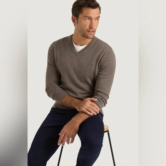 Alesbury Men’s Riversidee V-Neck Sweater - Picture 1 of 6
